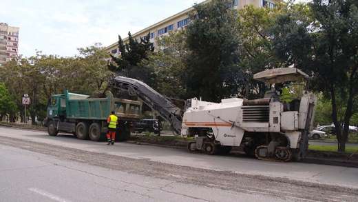 Azadlıq prospektində yolun çökən hissəsi təmir olunub