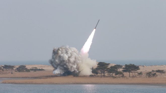 Kim Çen In yeni raketi sınaqdan keçirdi