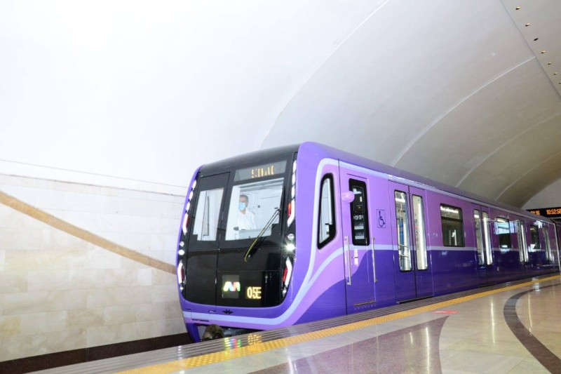 Bakı metrosunda doqquz dəqiqə gecikmə: Sərnişin sıxlığı yarandı