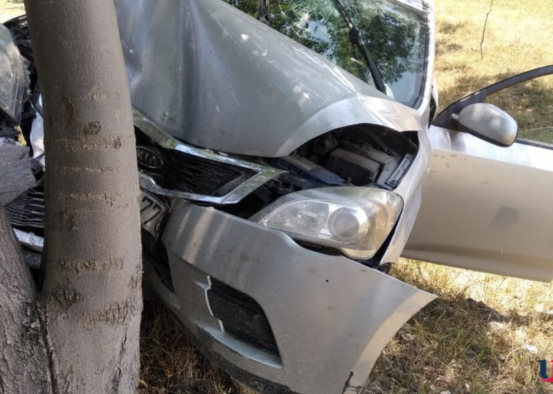 Велосипед врезался в дерево